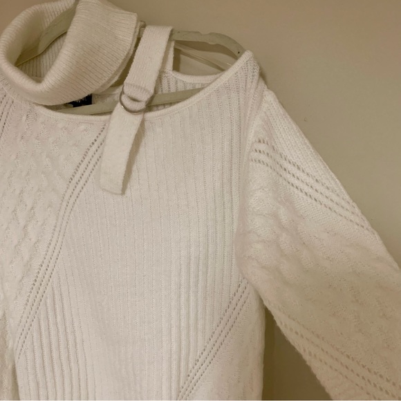 NWOT Off the Shoulder Sweater - Picture 4 of 9